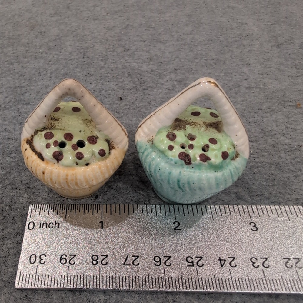 Vintage Ceramic Basket Salt and Pepper Shakers Green Floral Accent - Picture 2 of 3